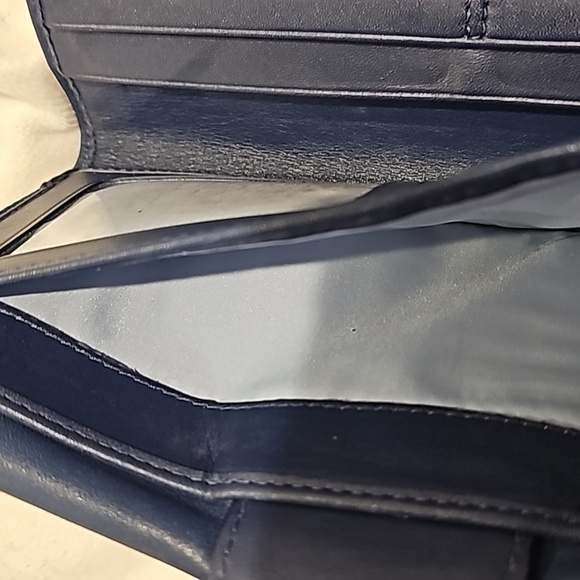 Coach navy blue leather wallet clasp closure multiple car slots - Picture 10 of 11